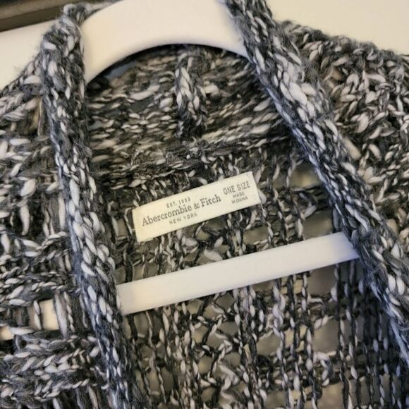 A&F Fringe Knit Poncho - Picture 3 of 6